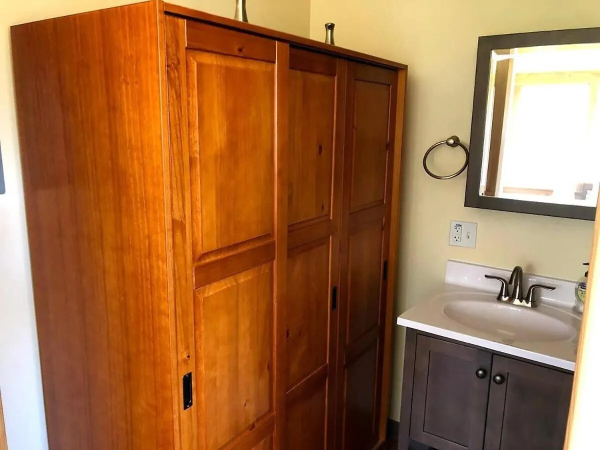 Kikala Waterfall Lodge Hilo