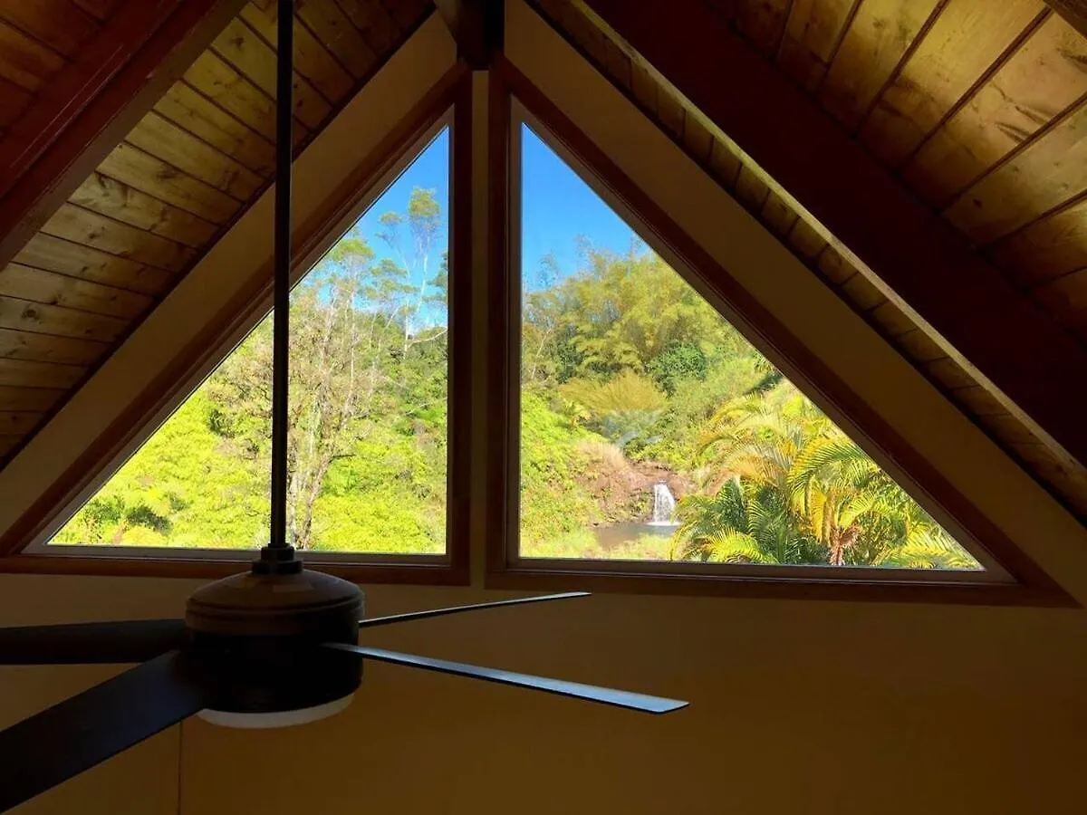 Kikala Waterfall Lodge Hilo