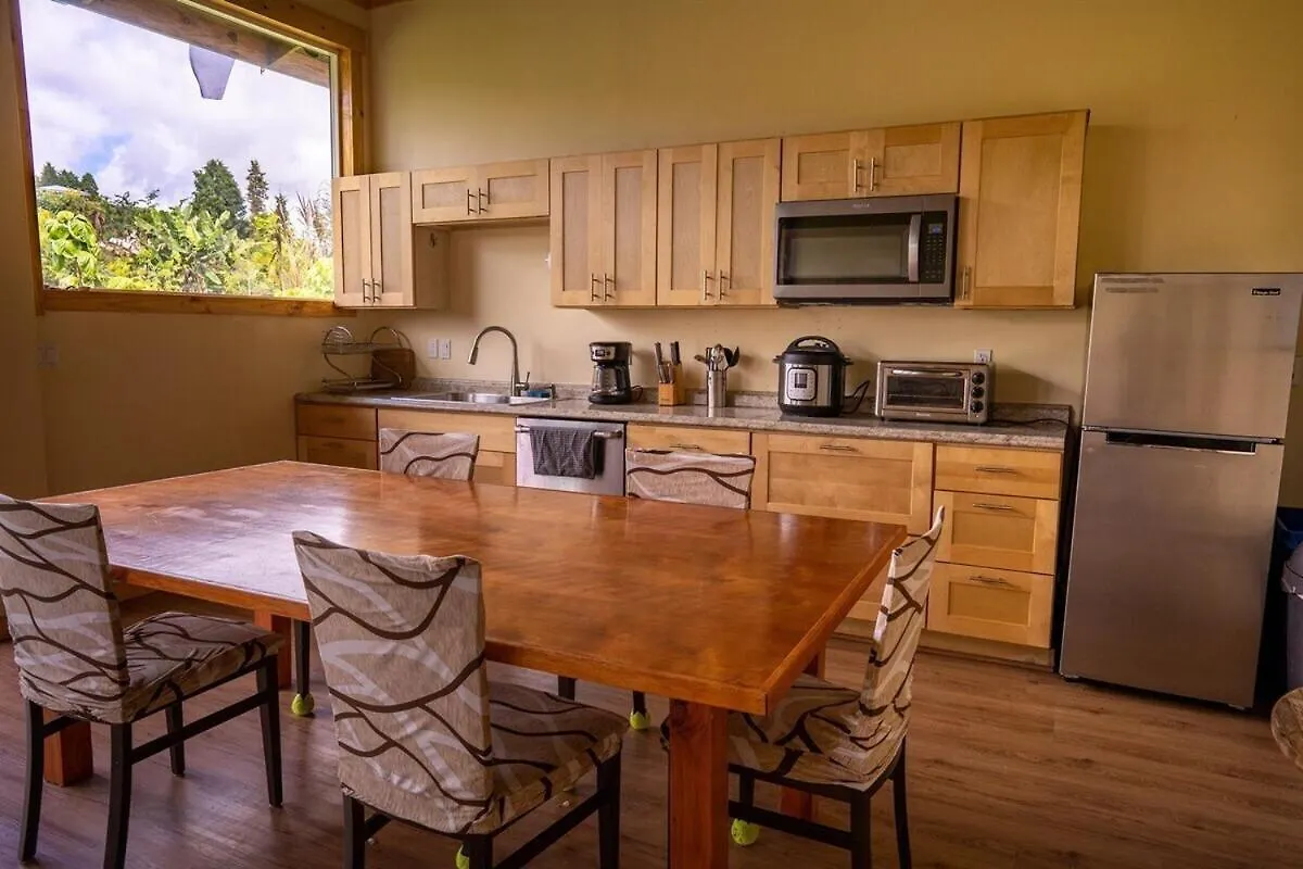 Kikala Waterfall Lodge Hilo