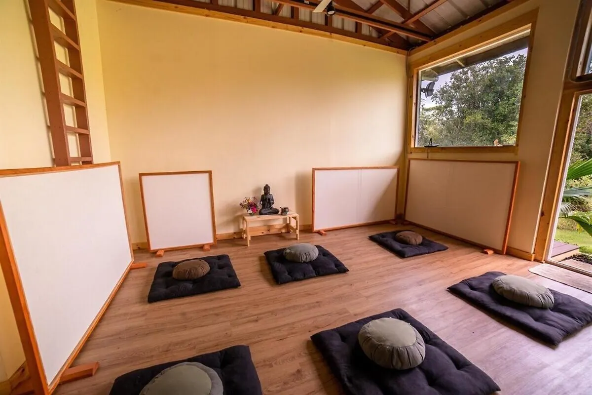 Kikala Waterfall Lodge Hilo