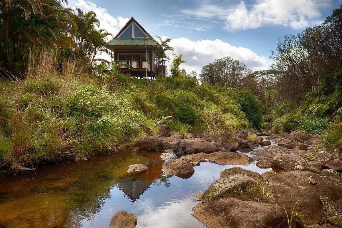 Kikala Waterfall Lodge Hilo